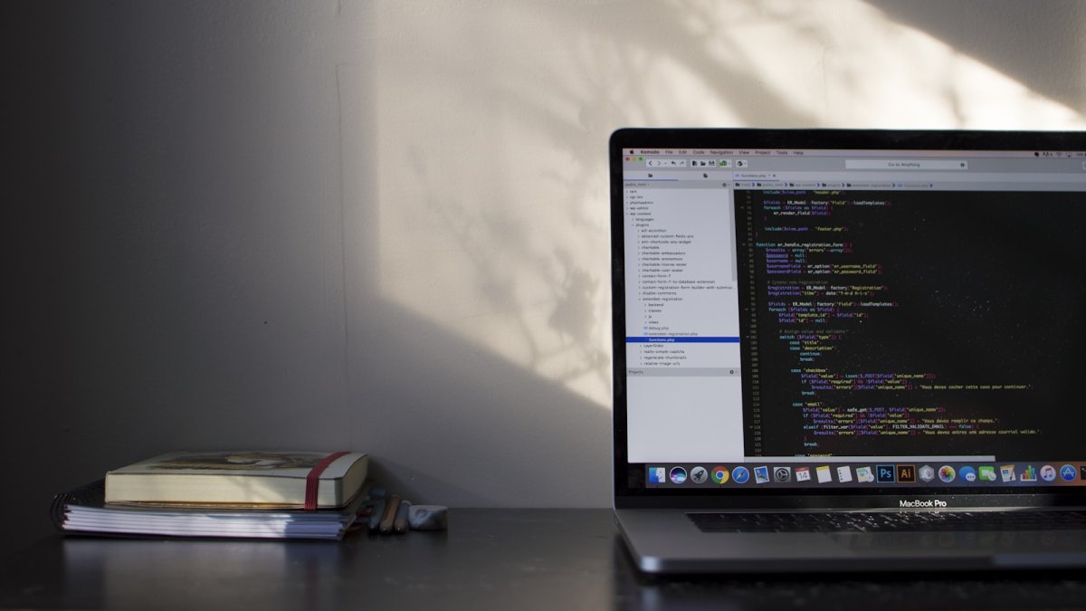 Software Development: Outsourcing vs In-House for UK